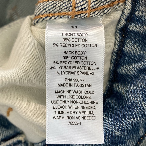 Arizona Jean Co. High Rise Vintage Comfort Mom Short - Picture 6 of 7